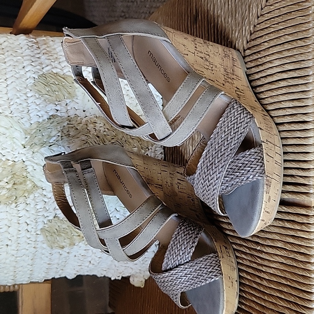 NWOT, Maurices Janae, platform wedge strappy sandals, taupe size 8M - Picture 3 of 13